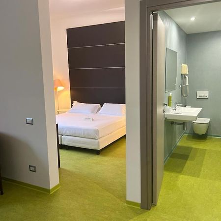 Grand Hotel Lamezia ลาเมเซ แตร์เม ภายนอก รูปภาพ