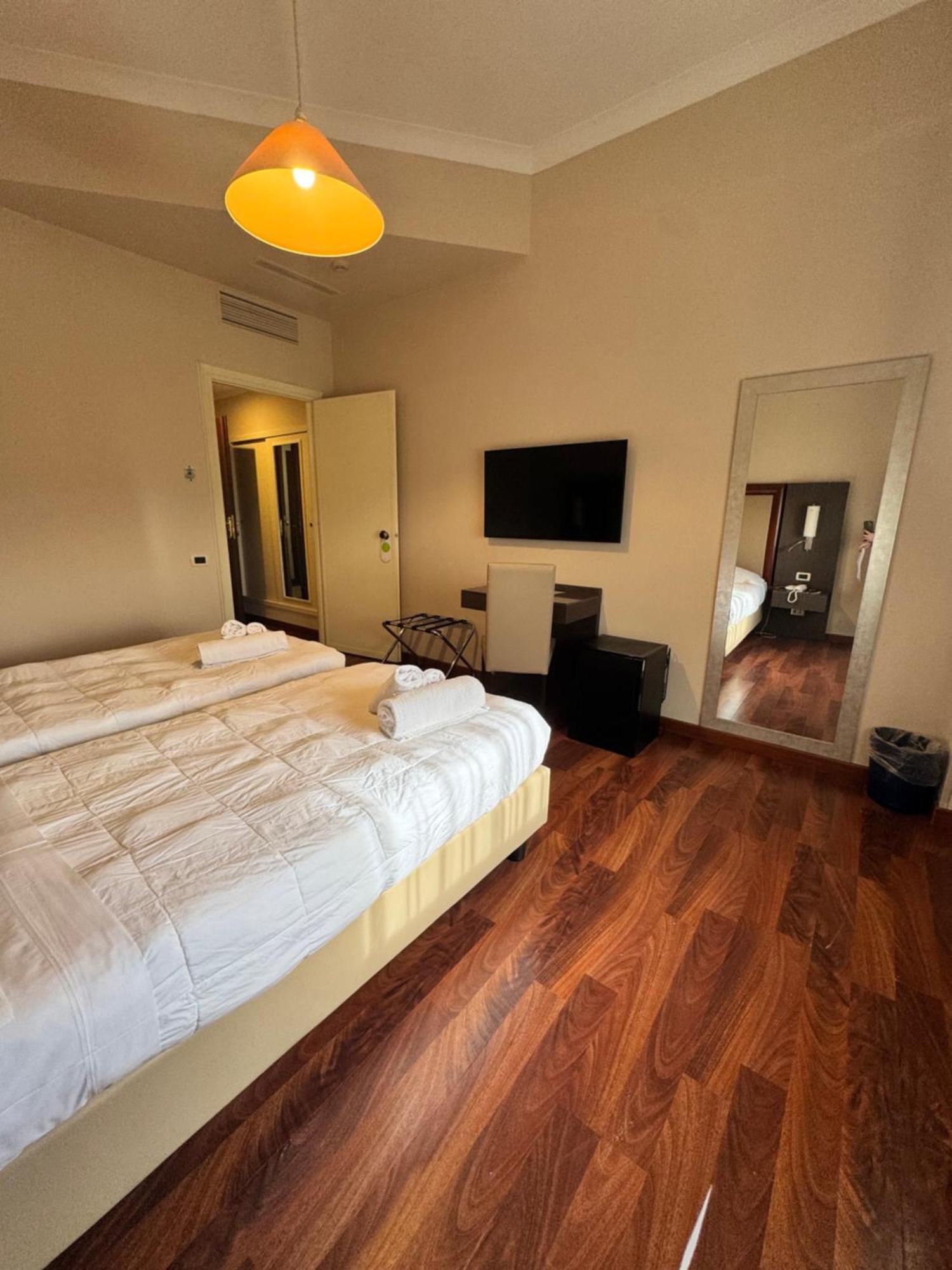 Grand Hotel Lamezia ลาเมเซ แตร์เม ภายนอก รูปภาพ