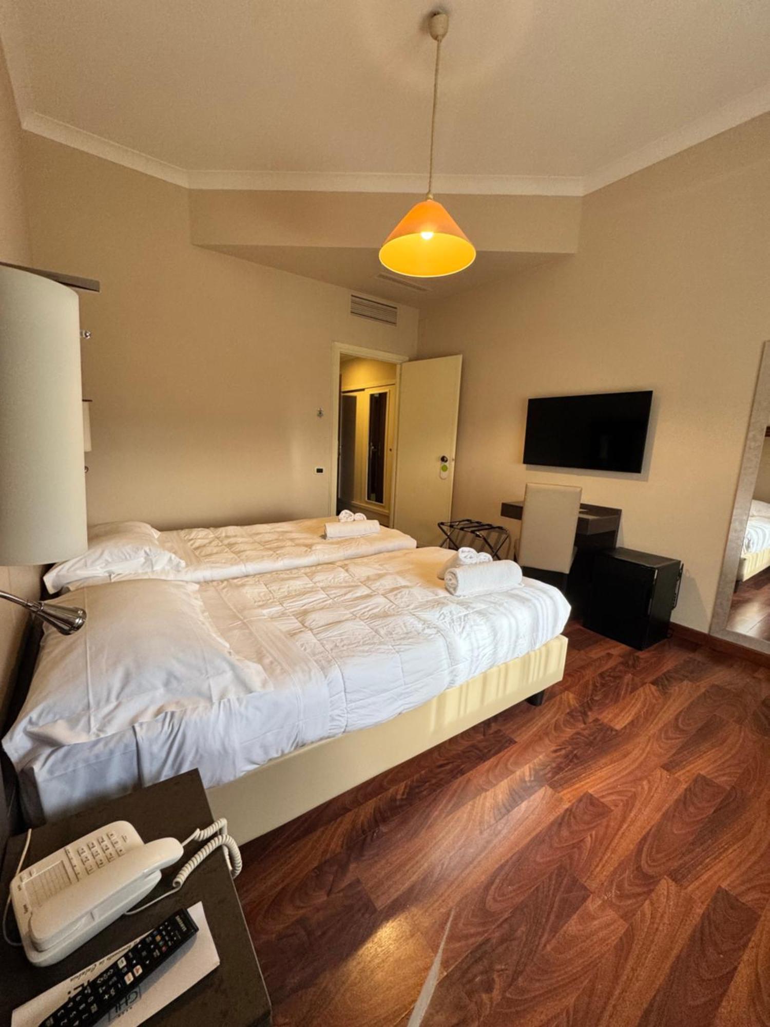 Grand Hotel Lamezia ลาเมเซ แตร์เม ภายนอก รูปภาพ