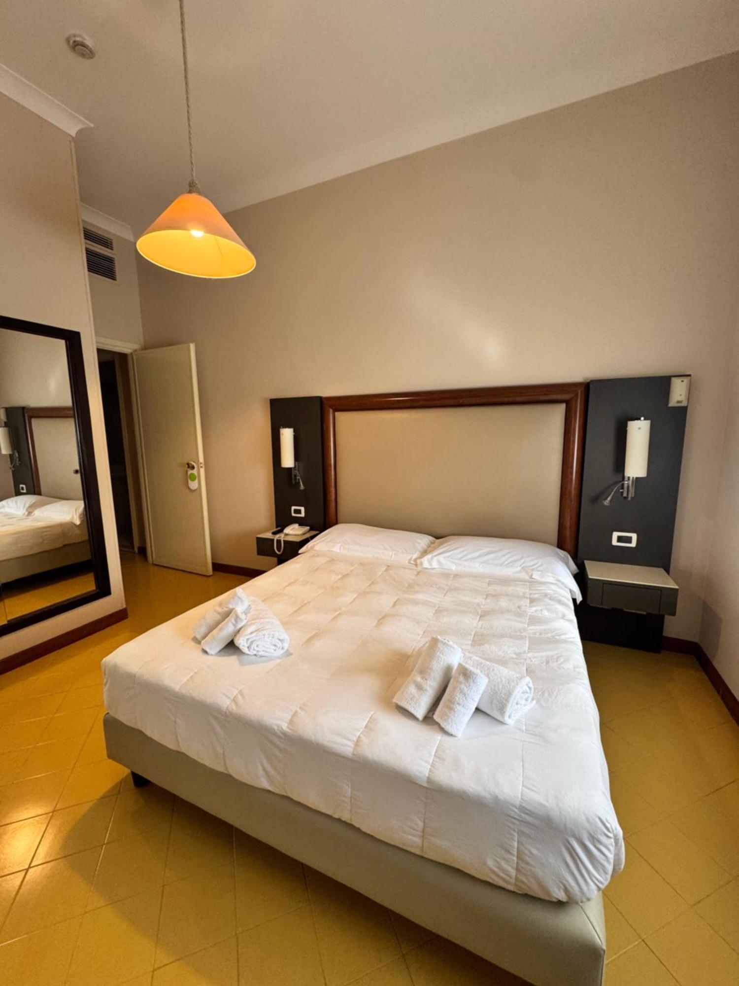 Grand Hotel Lamezia ลาเมเซ แตร์เม ภายนอก รูปภาพ