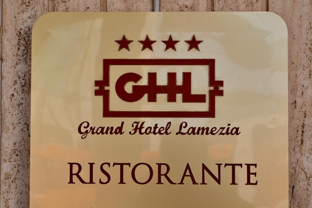 Grand Hotel Lamezia ลาเมเซ แตร์เม ภายนอก รูปภาพ