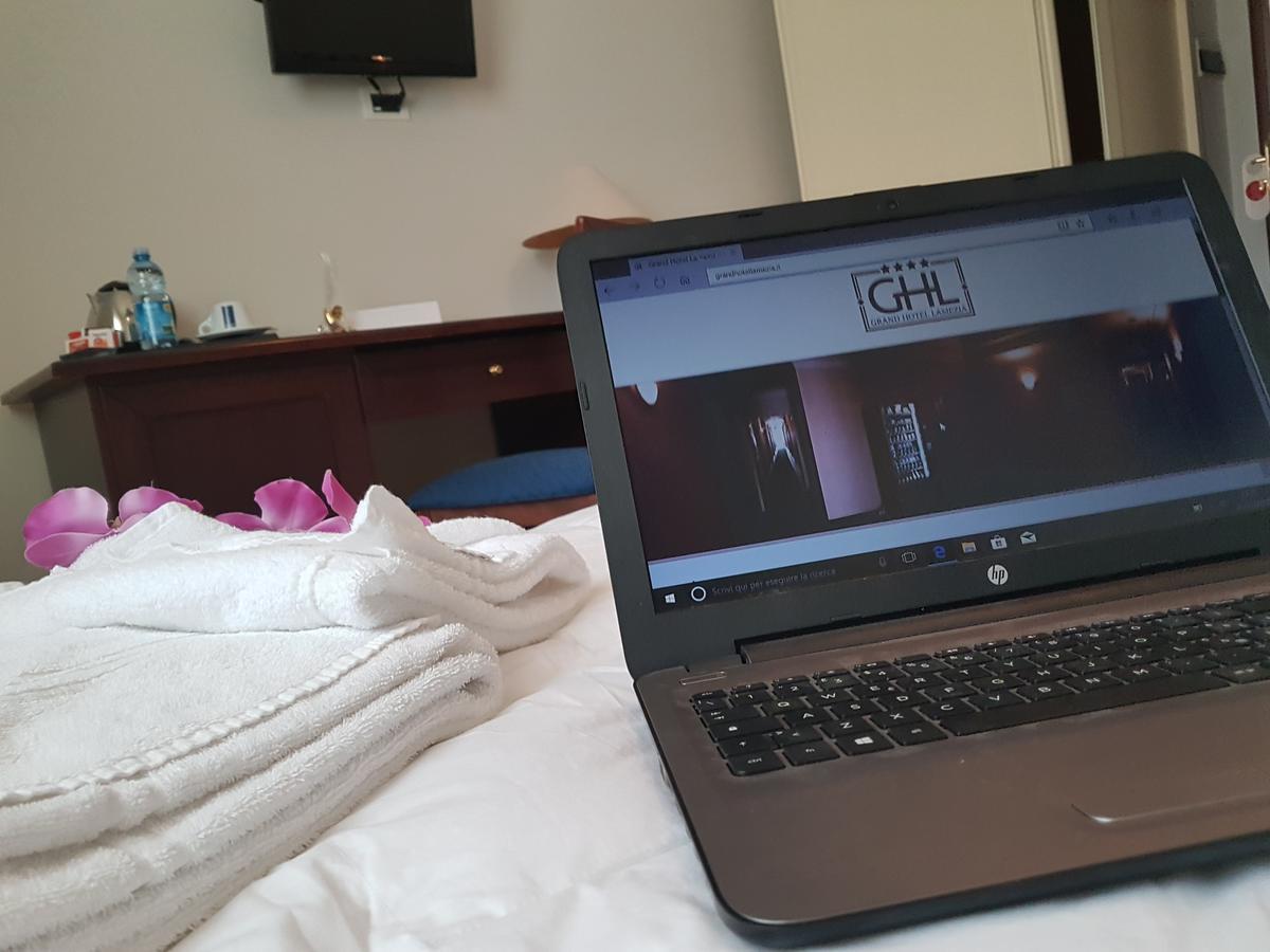 Grand Hotel Lamezia ลาเมเซ แตร์เม ภายนอก รูปภาพ