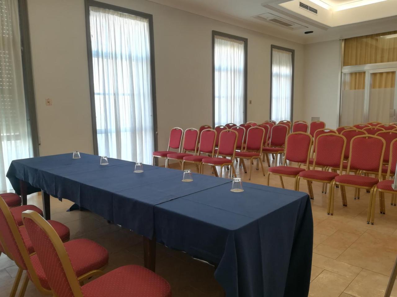 Grand Hotel Lamezia ลาเมเซ แตร์เม ภายนอก รูปภาพ